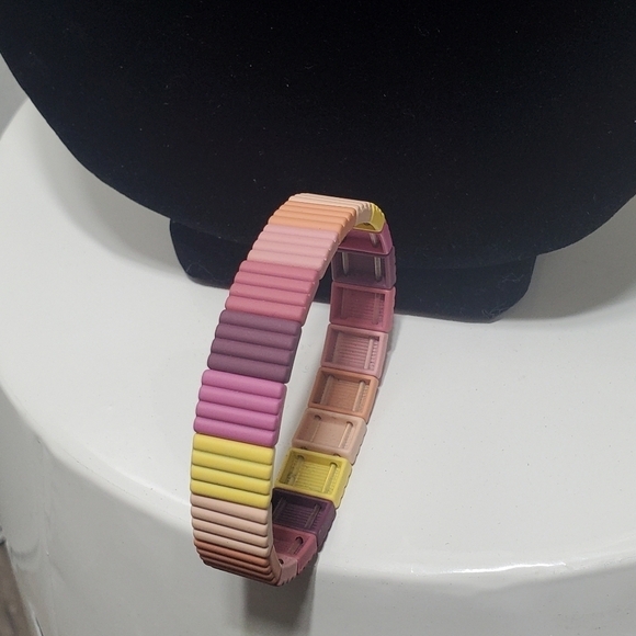 4/$20 Multicolor Beaded Stretch Bracelet. 🌴 - Picture 3 of 5